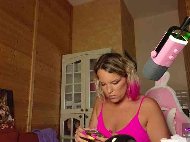 Findom_Lady_Shine webcam