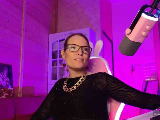 Findom_Lady_Shine webcam