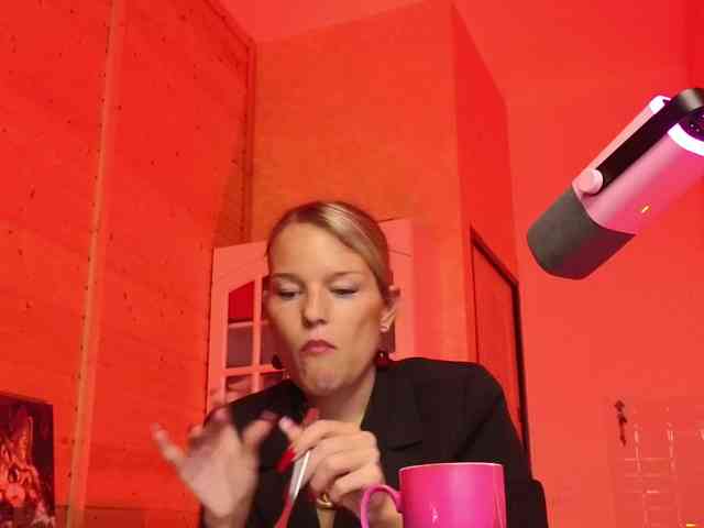 Findom_Lady_Shine webcam