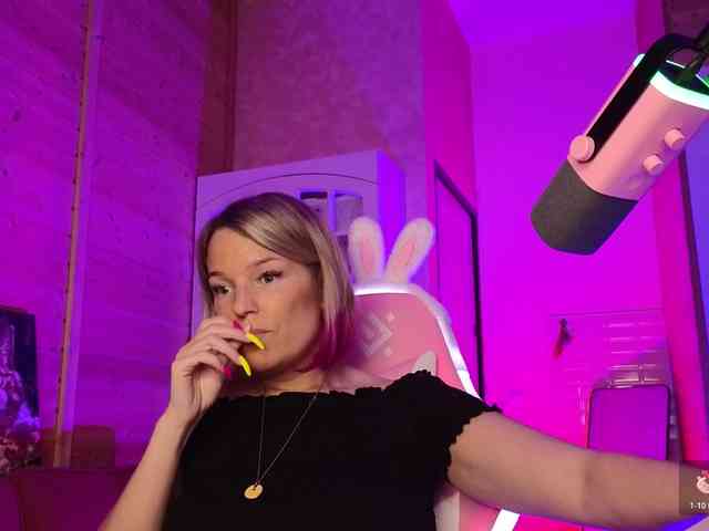 Findom_Lady_Shine webcam