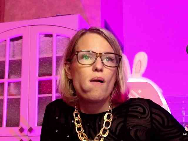 Findom_Lady_Shine webcam