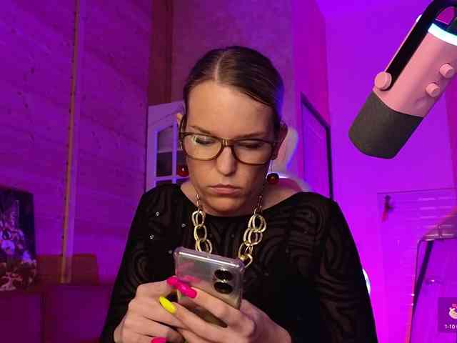 Findom_Lady_Shine webcam
