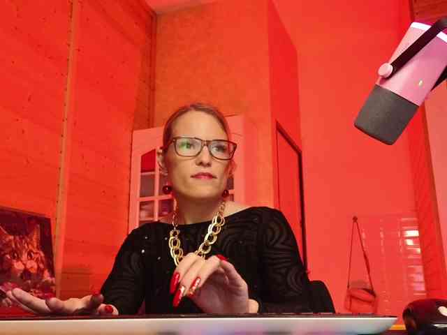 Findom_Lady_Shine webcam