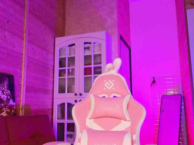 Findom_Lady_Shine webcam