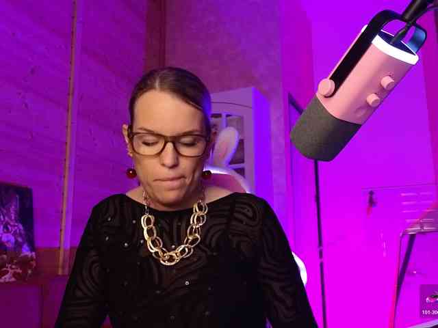 Findom_Lady_Shine webcam