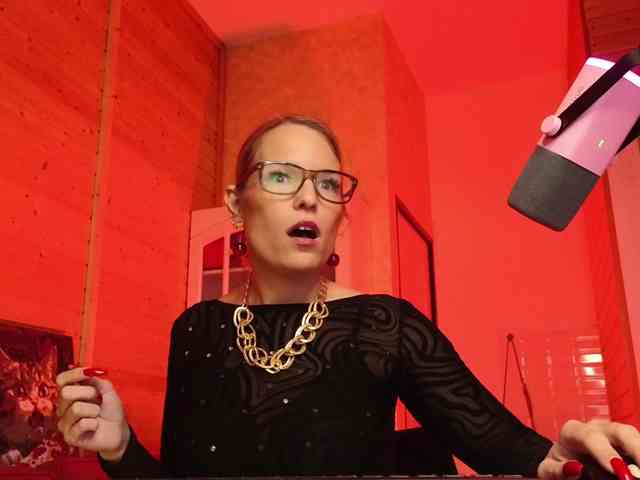 Findom_Lady_Shine webcam