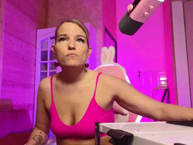 Findom_Lady_Shine webcam