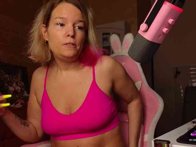 Findom_Lady_Shine webcam