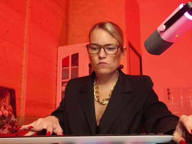 Findom_Lady_Shine webcam