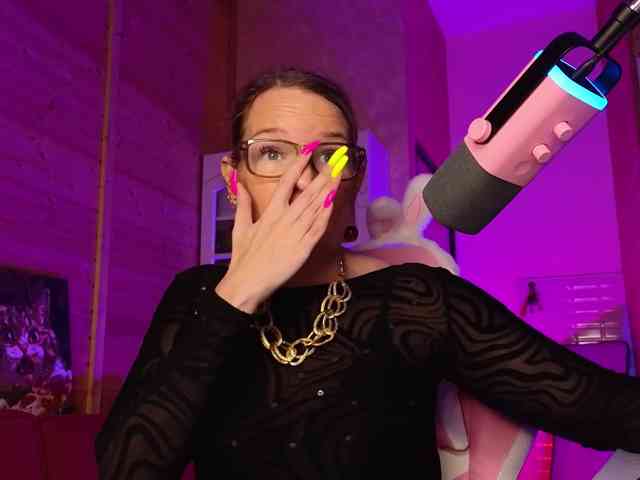 Findom_Lady_Shine webcam