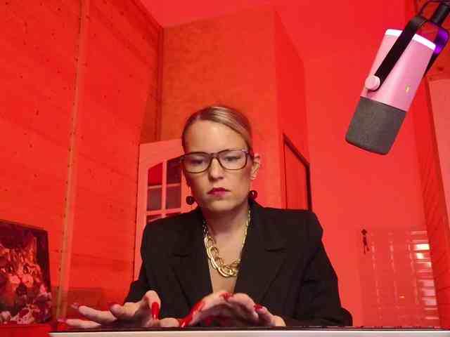 Findom_Lady_Shine webcam