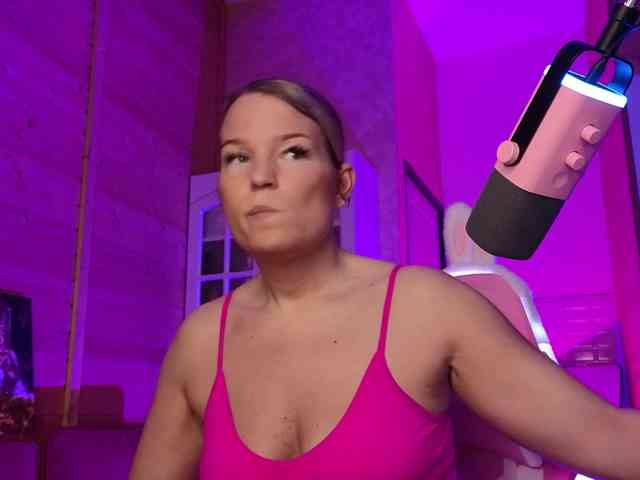 Findom_Lady_Shine webcam
