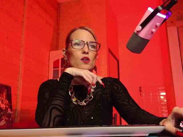 Findom_Lady_Shine webcam