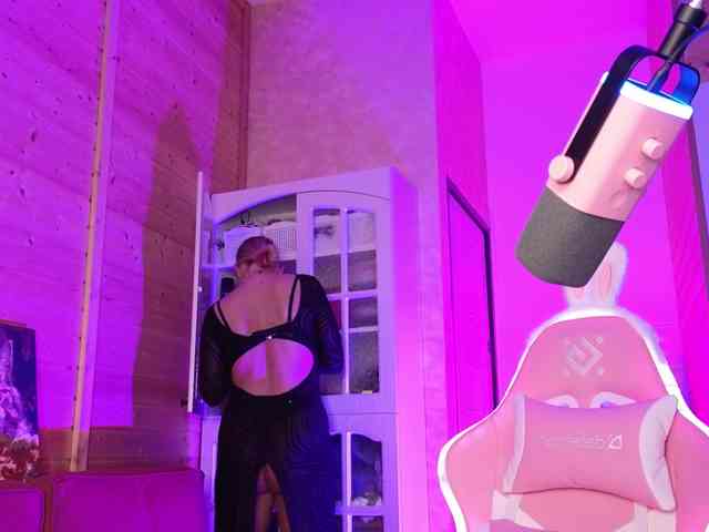 Findom_Lady_Shine webcam