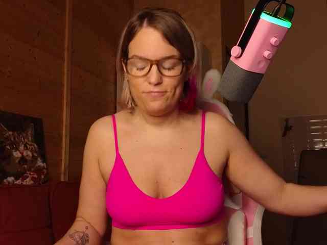 Findom_Lady_Shine webcam