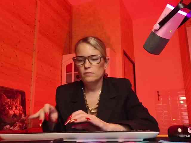 Findom_Lady_Shine webcam