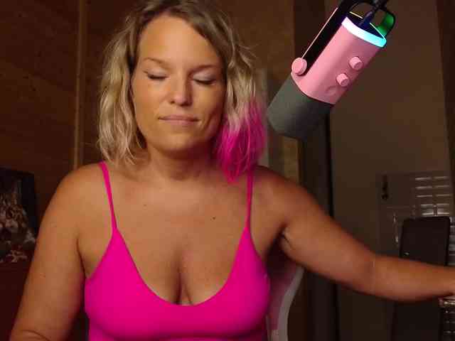 Findom_Lady_Shine webcam