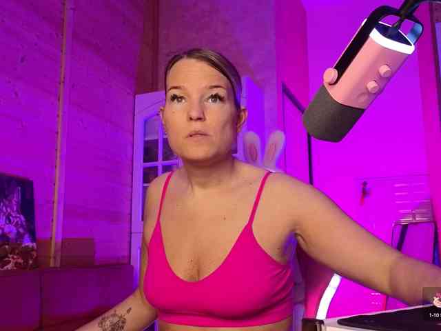 Findom_Lady_Shine webcam