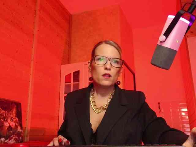 Findom_Lady_Shine webcam