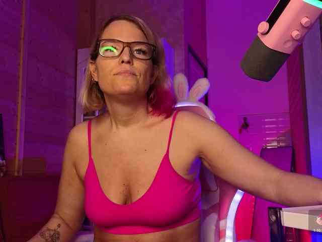 Findom_Lady_Shine webcam