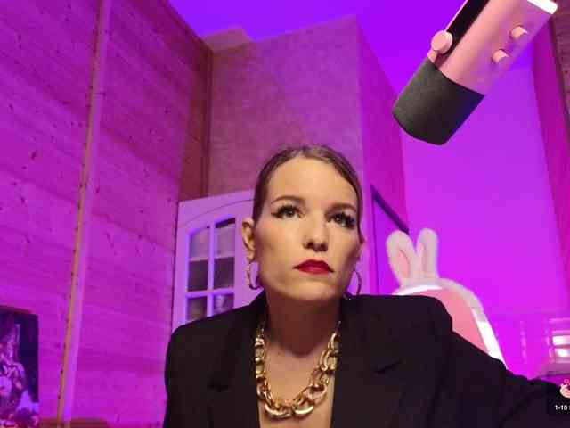 Findom_Lady_Shine webcam