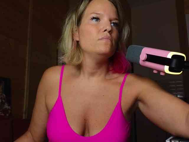 Findom_Lady_Shine webcam