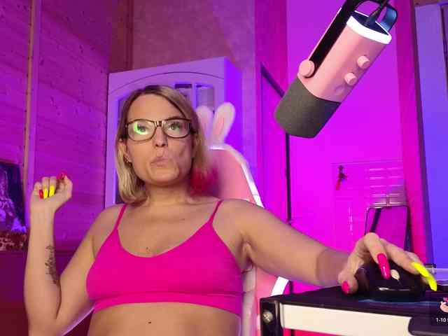 Findom_Lady_Shine webcam