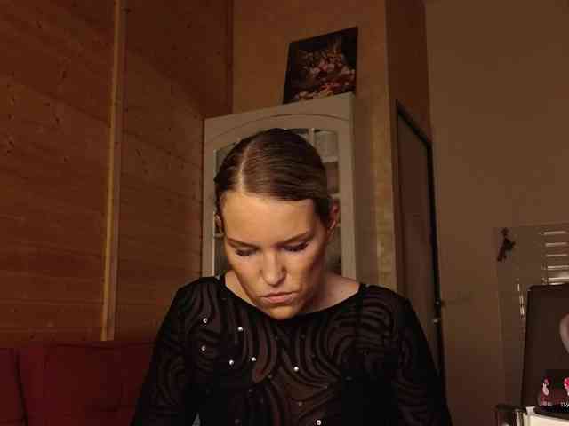 Findom_Lady_Shine webcam