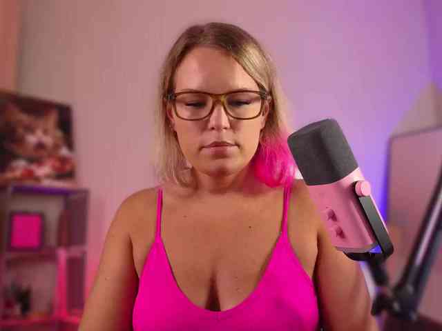 Findom_Lady_Shine webcam