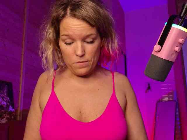 Findom_Lady_Shine webcam