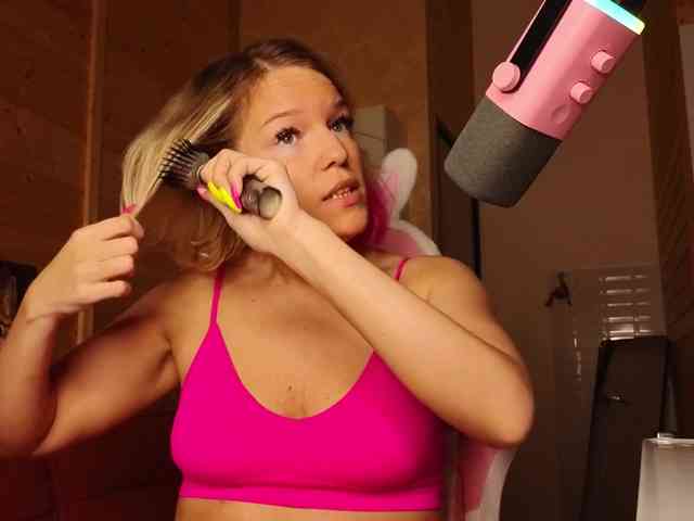 Findom_Lady_Shine webcam