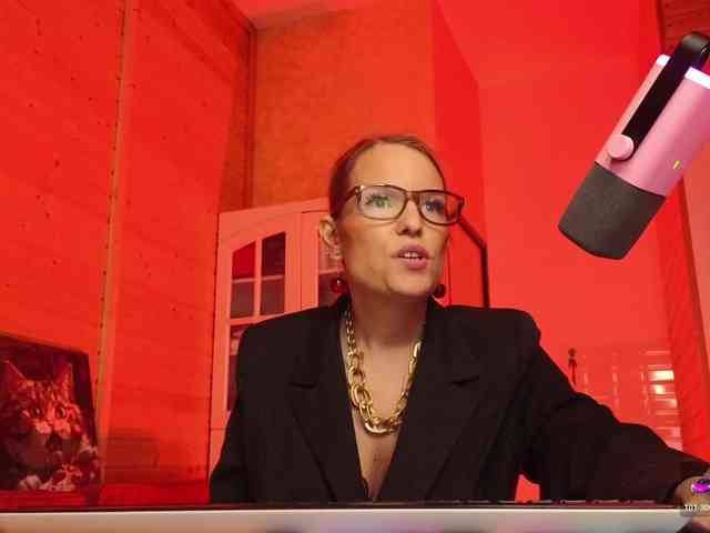 Findom_Lady_Shine webcam