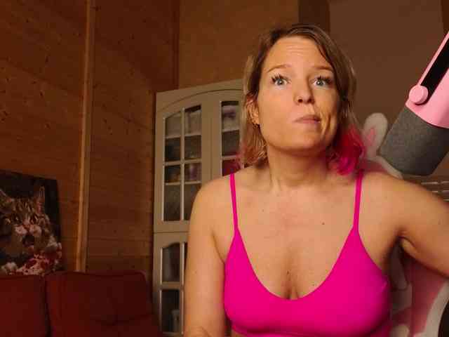 Findom_Lady_Shine webcam