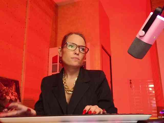 Findom_Lady_Shine webcam