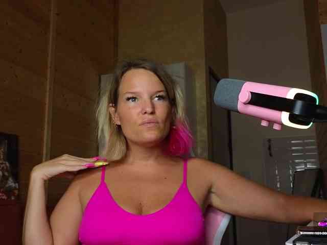 Findom_Lady_Shine webcam