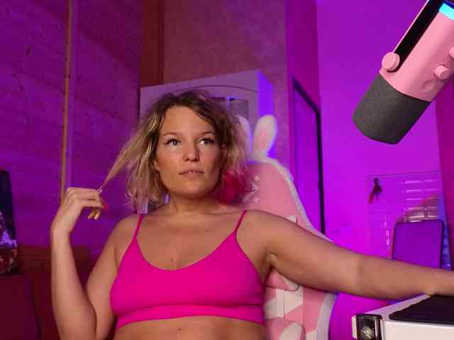 Findom_Lady_Shine webcam