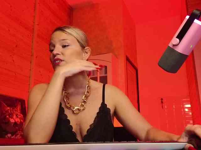 Findom_Lady_Shine webcam