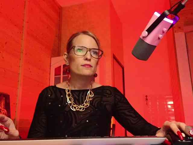 Findom_Lady_Shine webcam