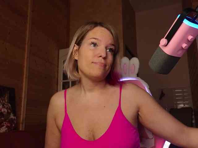 Findom_Lady_Shine webcam