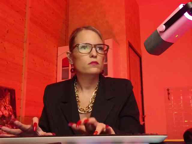 Findom_Lady_Shine webcam