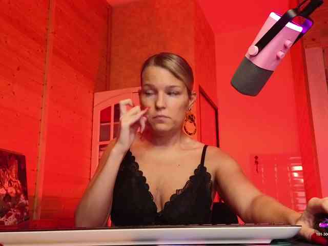 Findom_Lady_Shine webcam