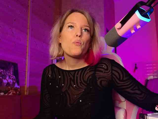 Findom_Lady_Shine webcam