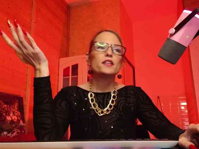 Findom_Lady_Shine webcam