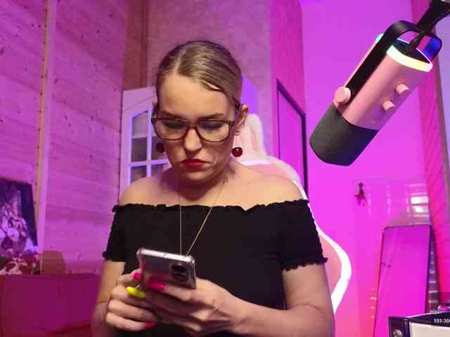 Findom_Lady_Shine webcam