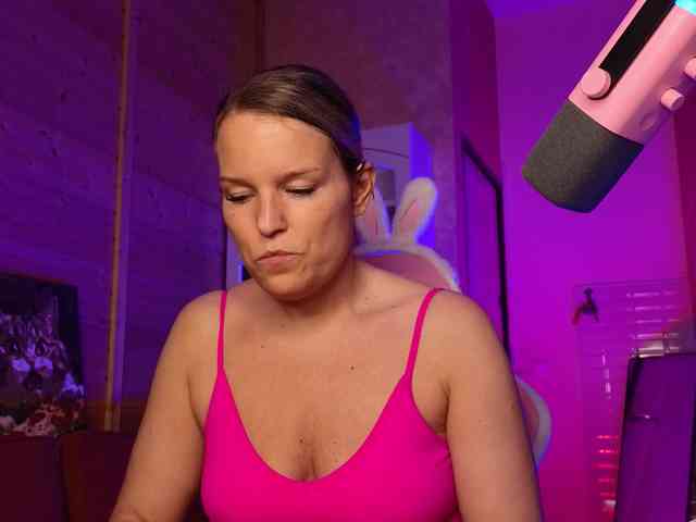 Findom_Lady_Shine webcam