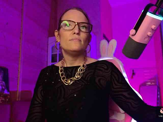 Findom_Lady_Shine webcam