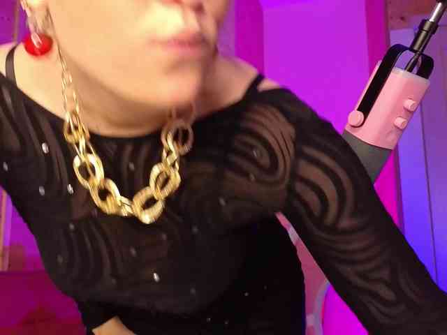 Findom_Lady_Shine webcam
