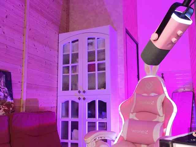 Findom_Lady_Shine webcam