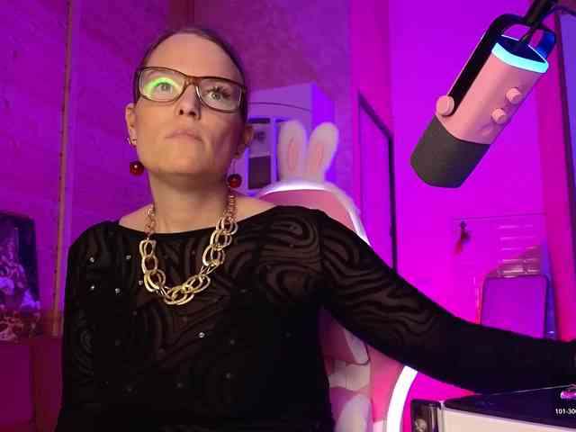 Findom_Lady_Shine webcam