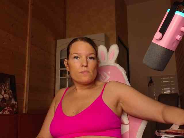 Findom_Lady_Shine webcam
